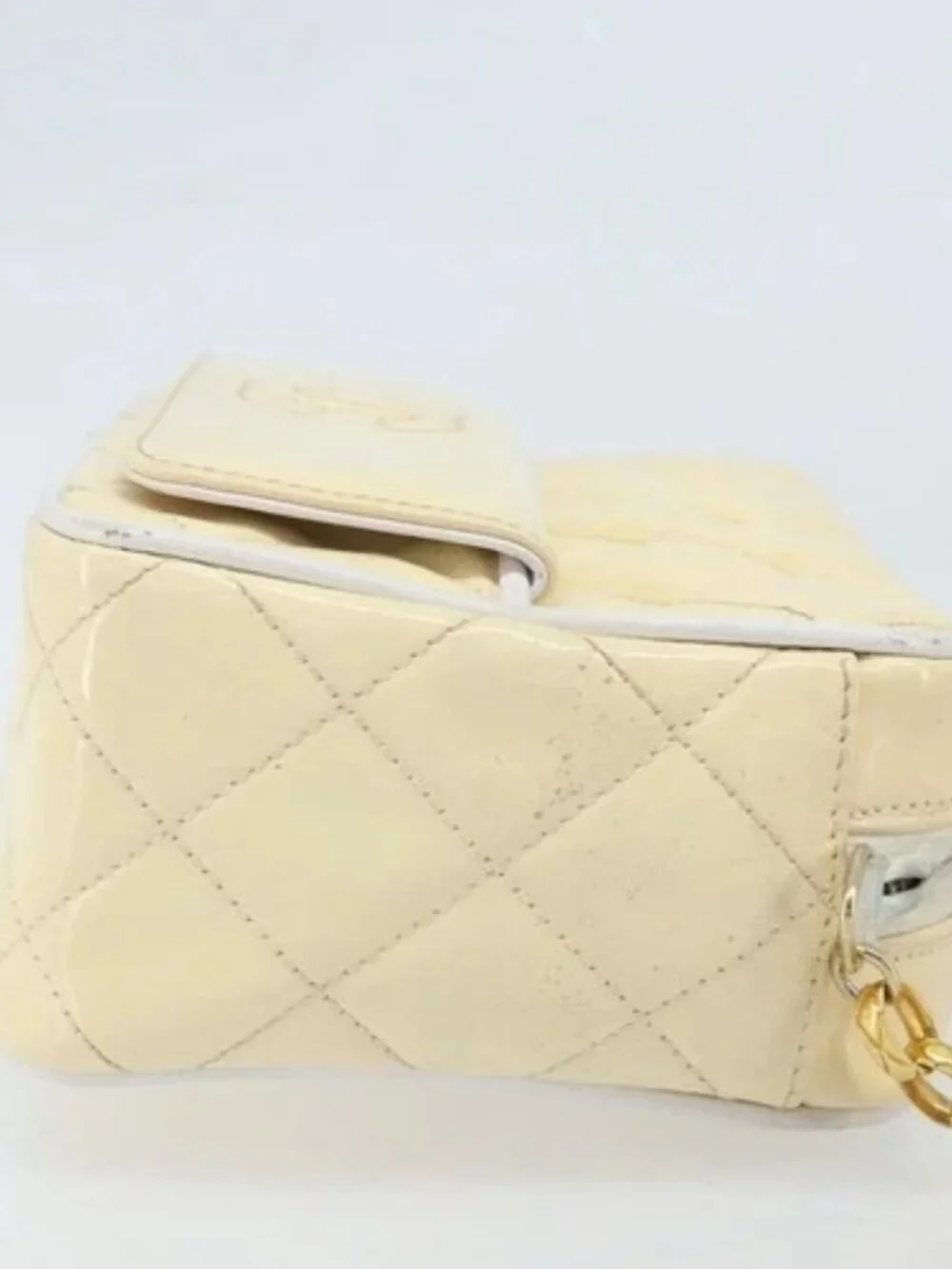 CHANEL Chain Shoulder Bag Patent leather Beige Gold CC Auth ka3145